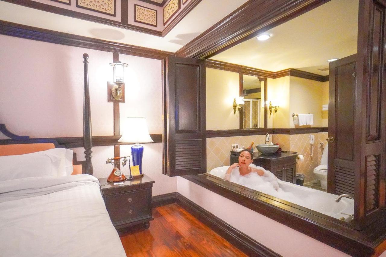 Wora Bura Hua Hin Resort & Spa Luaran gambar A guest in a hotel room