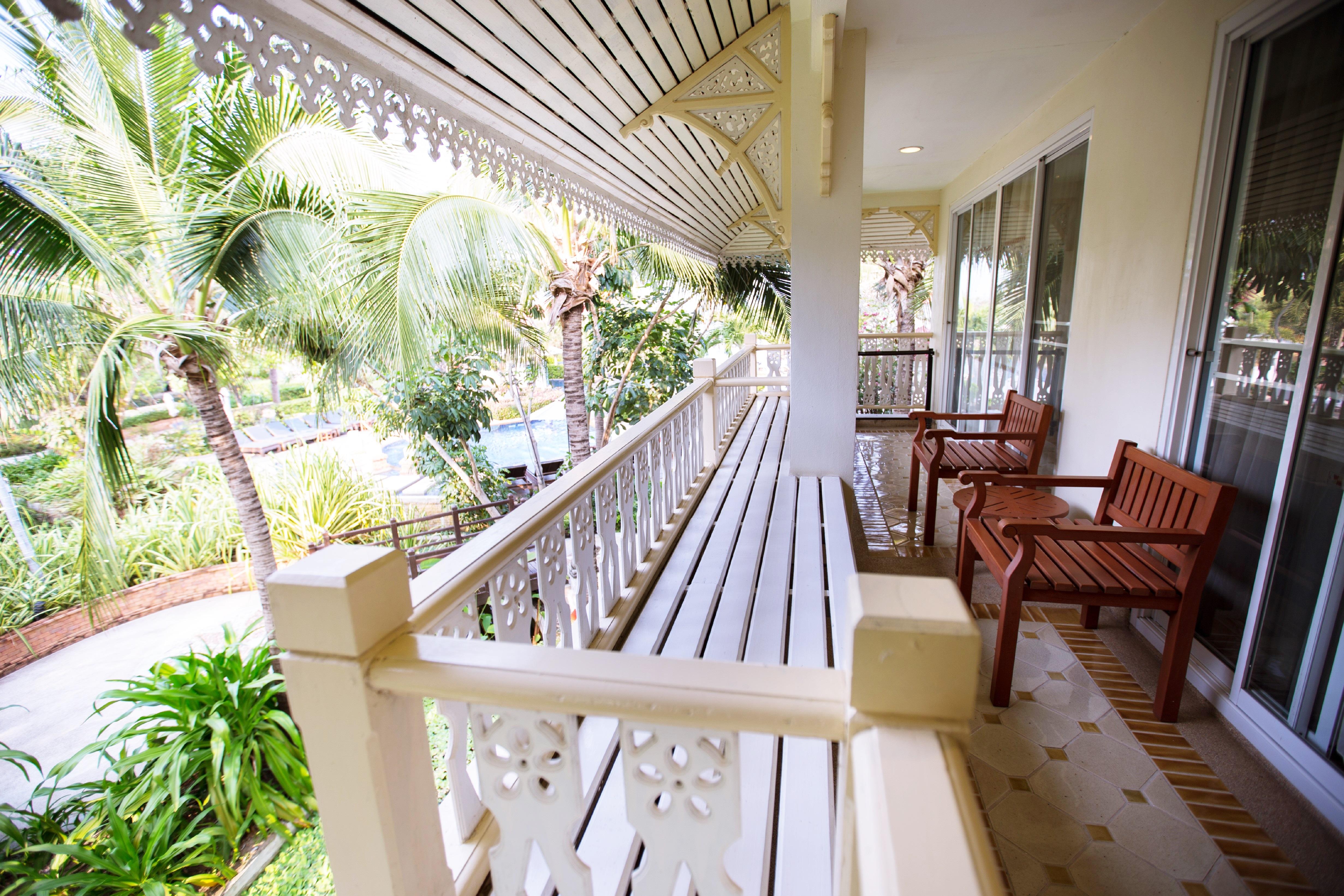 Wora Bura Hua Hin Resort & Spa Luaran gambar A balcony