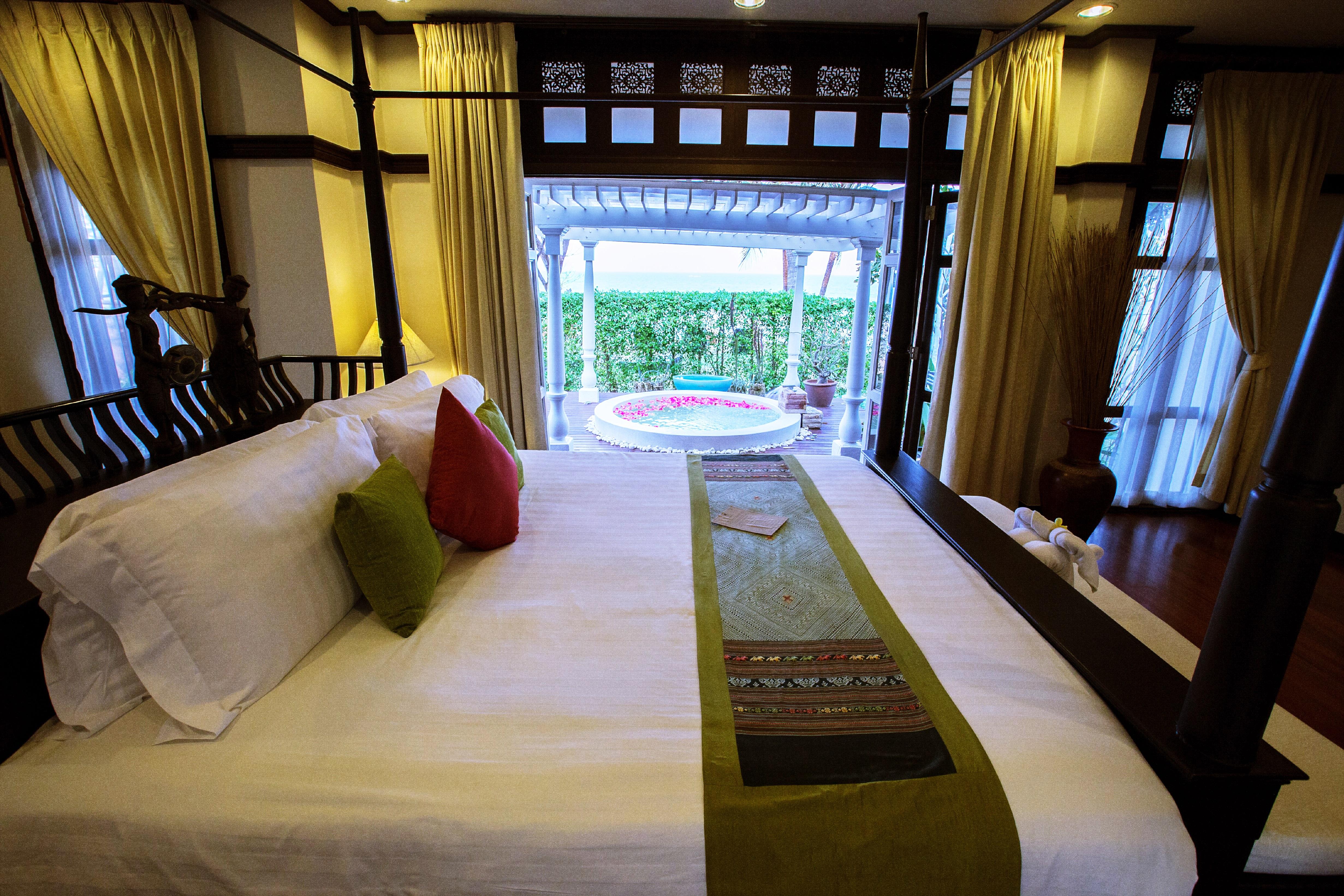 Wora Bura Hua Hin Resort & Spa Luaran gambar A bedroom at the resort
