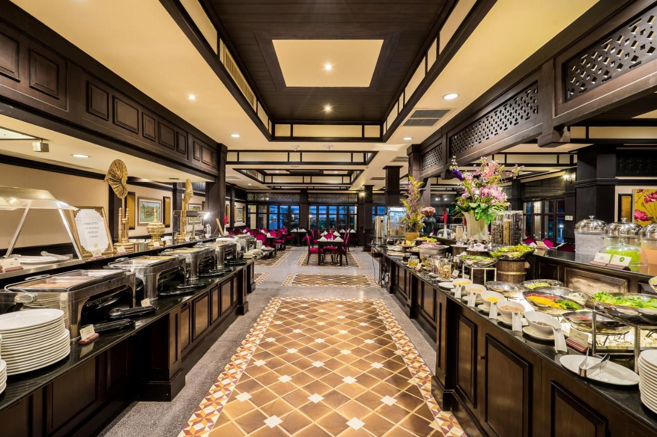 Wora Bura Hua Hin Resort & Spa Luaran gambar The buffet at the hotel