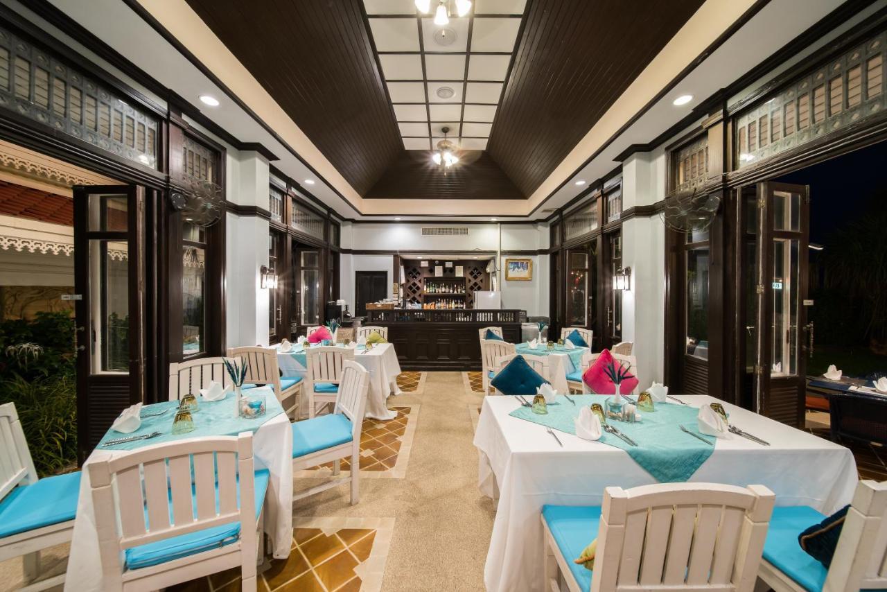 Wora Bura Hua Hin Resort & Spa Luaran gambar The restaurant at the hotel